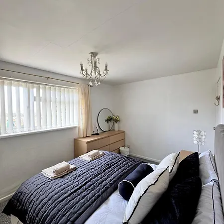 Cosy 2 Bed & Patio - Free Parking