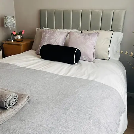 Cosy 2 Bed & Patio - Free Parking * Bradford (West Yorkshire)