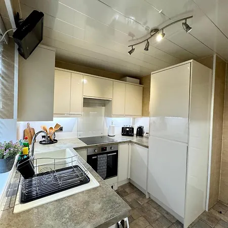Cosy 2 Bed & Patio - Free Parking Apartamento *