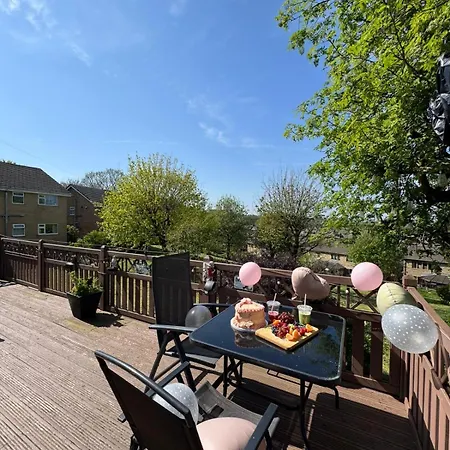 Cosy 2 Bed & Patio - Free Parking
