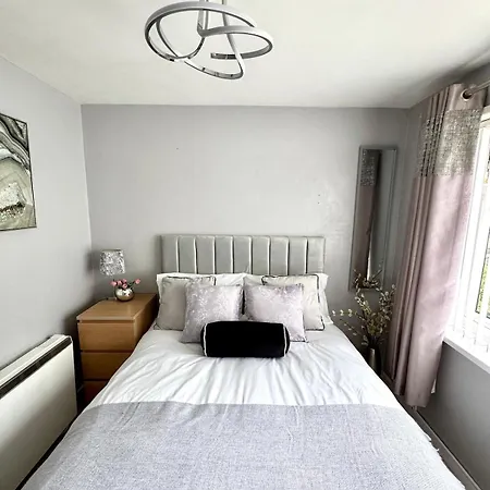 Apartamento Cosy 2 Bed & Patio - Free Parking